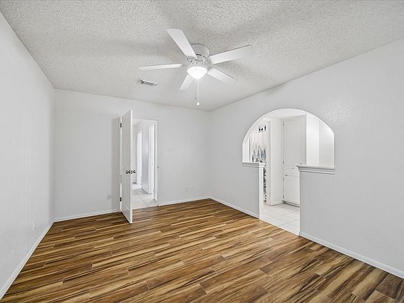 4th image of 631 Lexington Sq