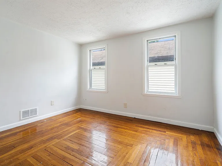 12 Kensington St — Photo 3