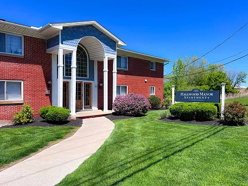 Hallwood Manor Apartments Photo 1