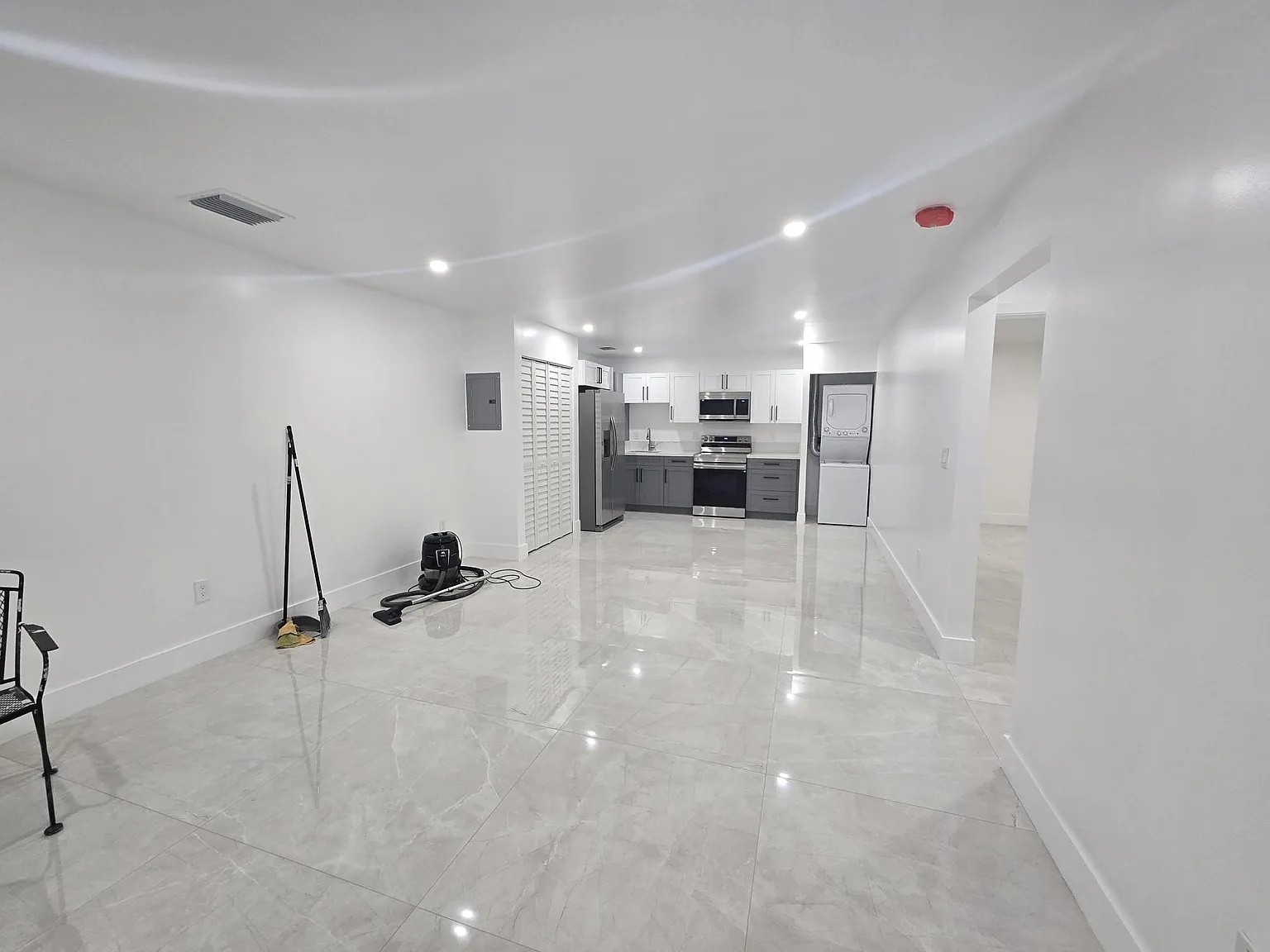 2 bed, 800 sqft, $2,500 — Photo 3