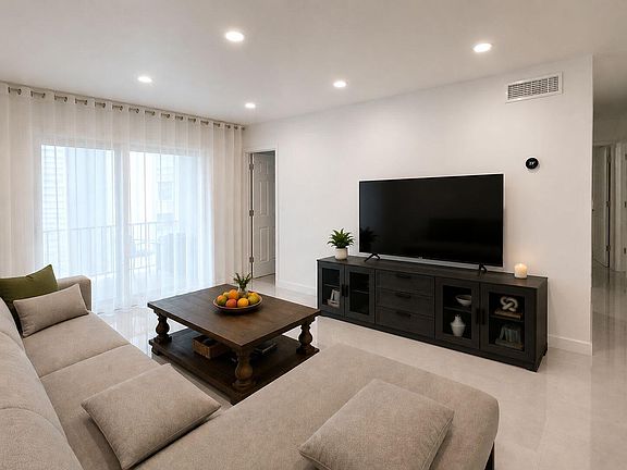4th image of 6249 Bay Club Dr APT 3