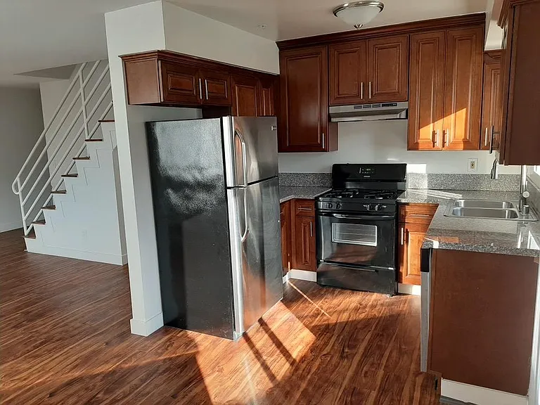 Edgemont Apartments — Photo 23