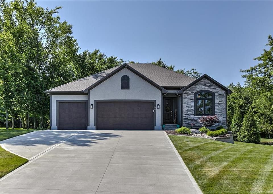 1st image of 1304 SE Woodbine Dr