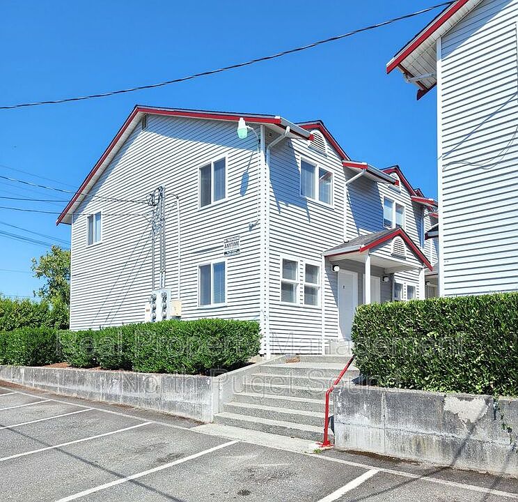 1st image of 3208 Hoyt Ave Unit 7
