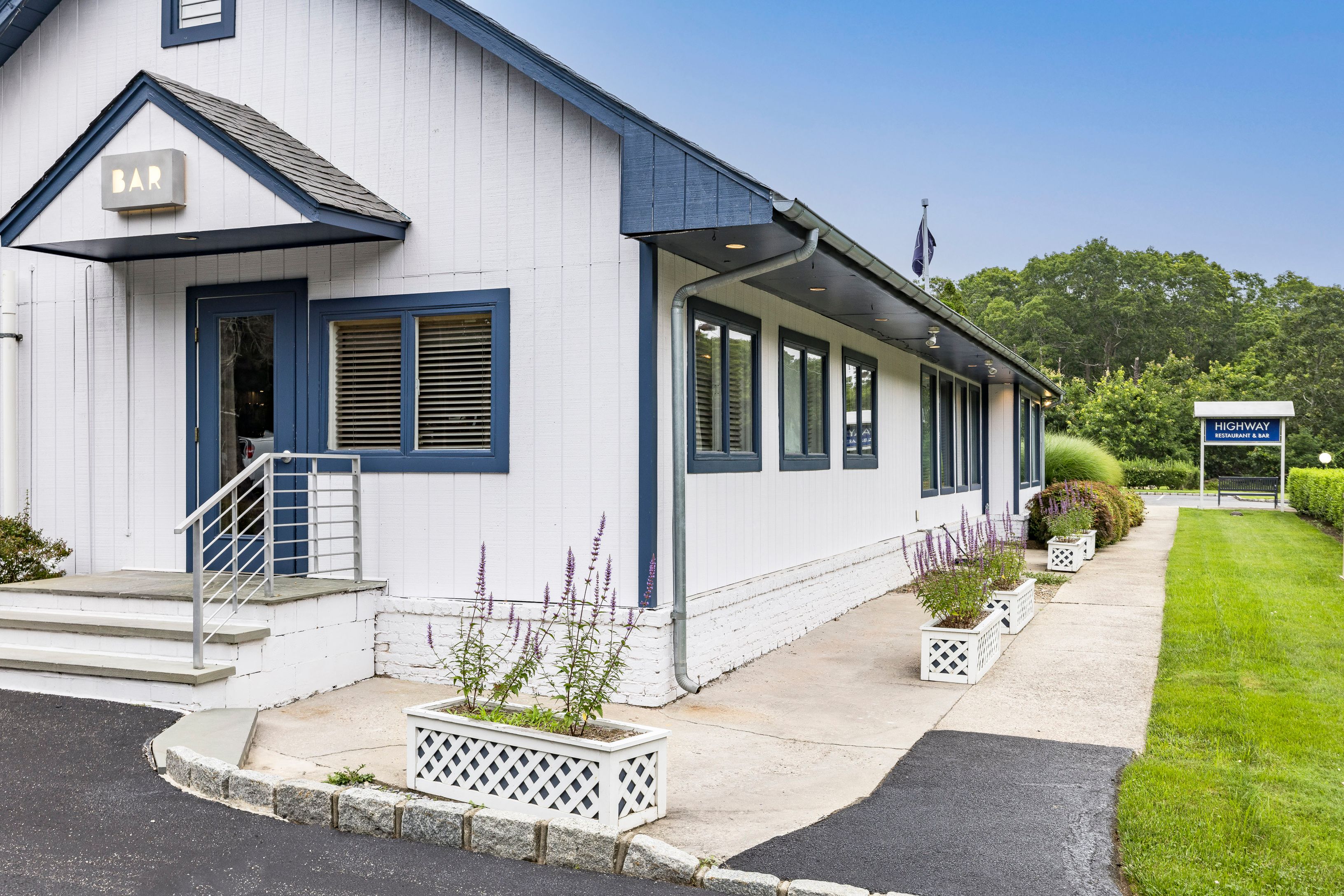 290 Montauk Hwy, East Hampton, NY 11937 Out East