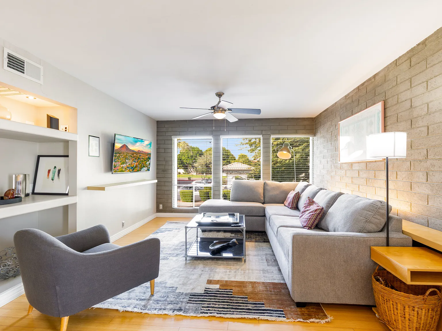 2 bed, 999 sqft, $3,750 — Photo 3