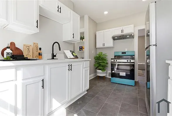 13802 Byron Ave — Photo 12