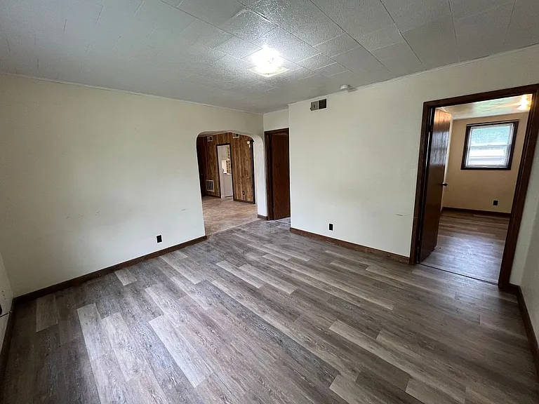 310 W Arnold St — Photo 4