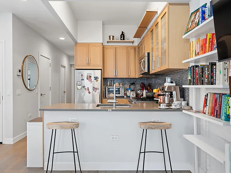 264 W 15th St #B — Photo 4