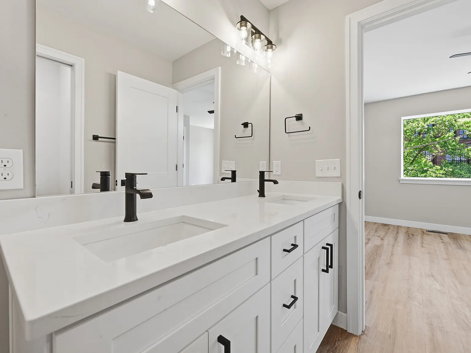 3 bed, 3.5 bath, 1932 sqft, $2,850 — Photo 4