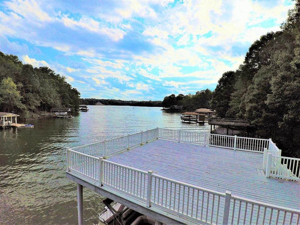 1st image of 300 Meadow Point Dr