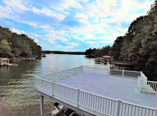 300 Meadow Point Dr, Moneta, VA 24121