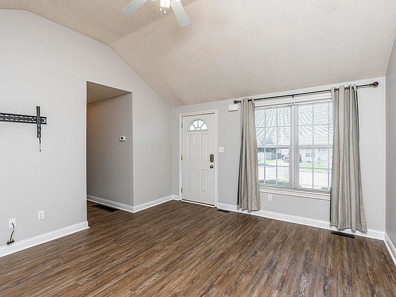 2nd image of 305 Daintree Dr