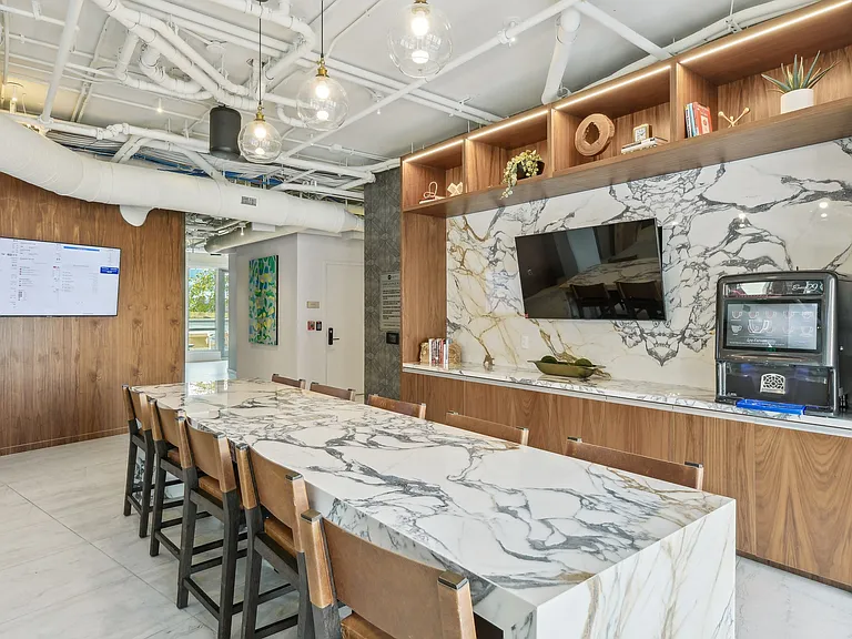 Link Apartments H Street — Photo 15