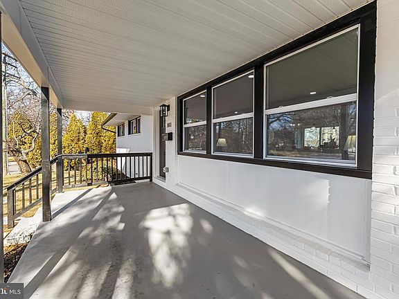 3rd image of 1811 Vista Ln