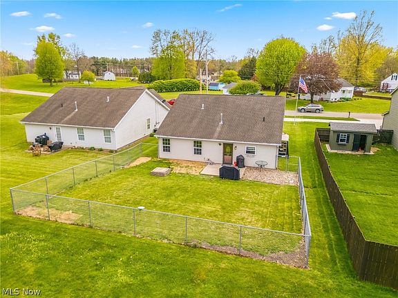 3rd image of 326 Park Dr SE