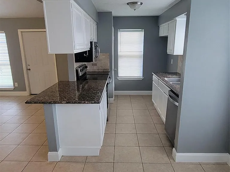 1919 Long Barrel Ln — Photo 2