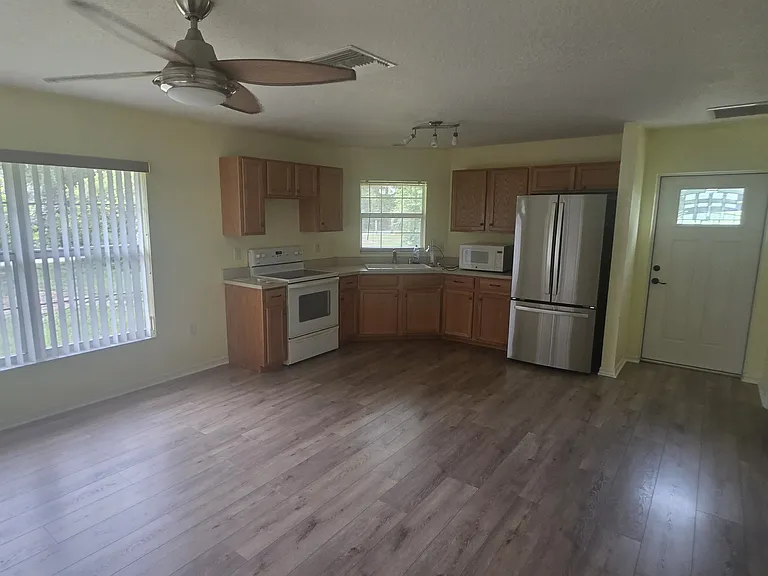 21545 Lake Seneca Rd — Photo 5