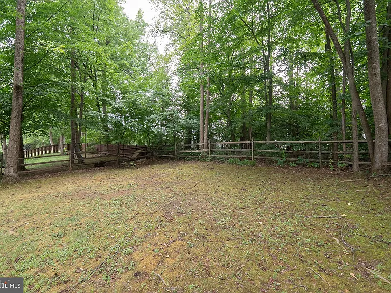 13016 Pilgrims Inn Dr — Photo 45