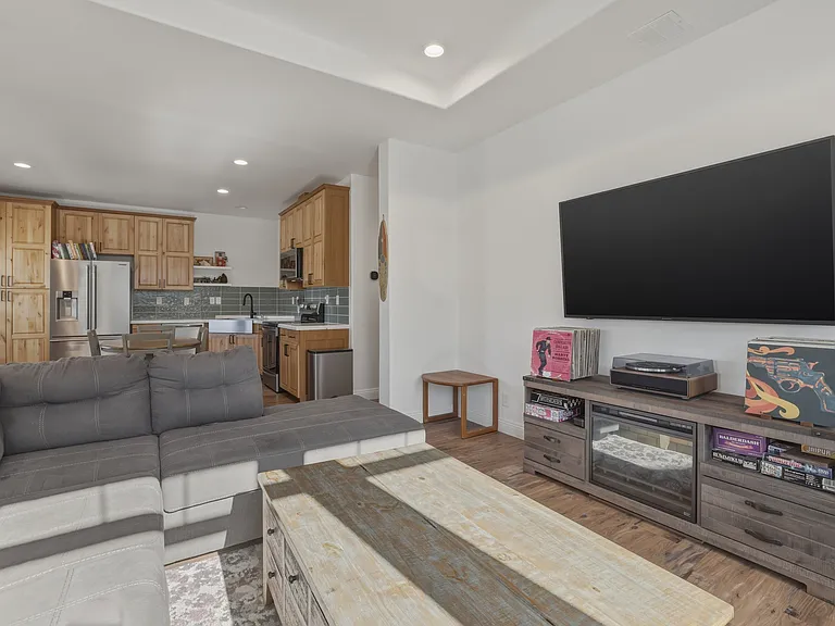 115 Brooklyn Cir — Photo 7