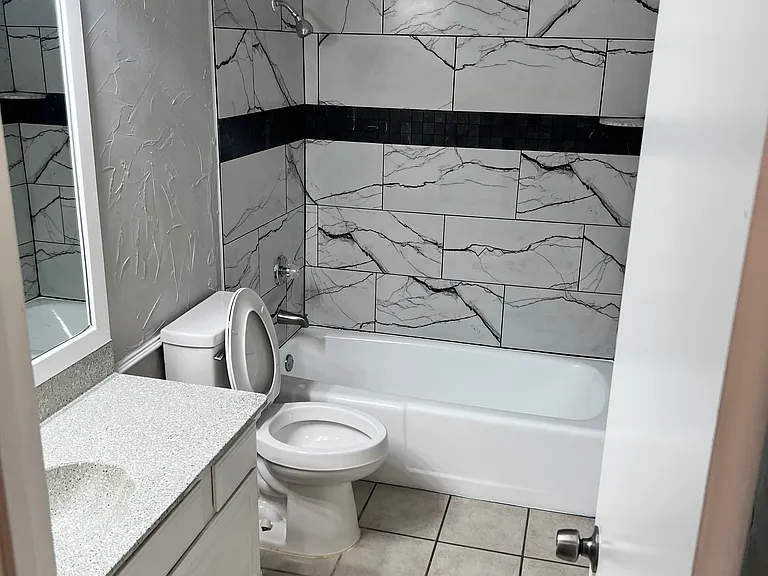 3923 White Oak Ct — Photo 8