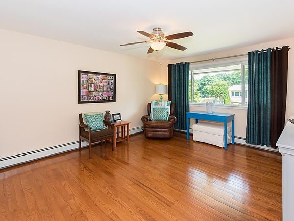 3rd image of 555 Jandon Ct