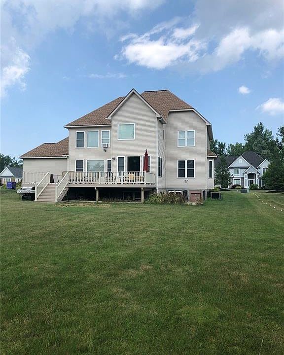 2nd image of 9 Bainbridge Ln