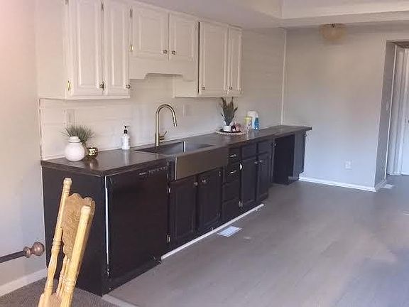 5th image of 903 Windom Sq