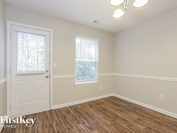 4th image of 528 Simpson Place Dr