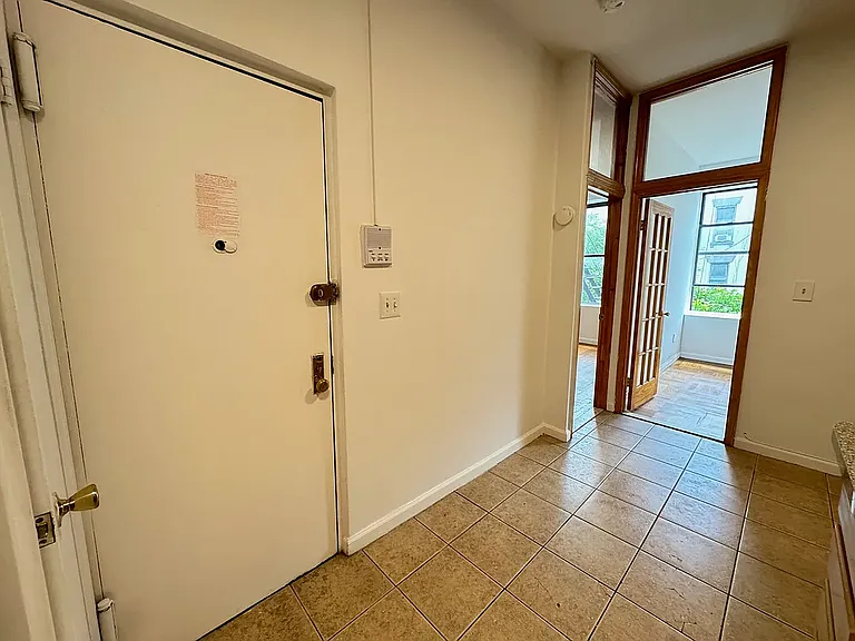 305 6th St #6A — Photo 3