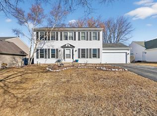 6230 Old Farm Ln, Gurnee, IL 60031