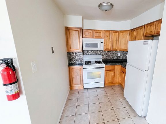 3rd image of 2726 Cranston Rd