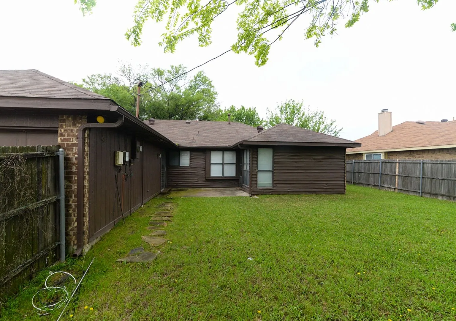 Charming 3-Bedroom Home Near the Lake! — Photo 3