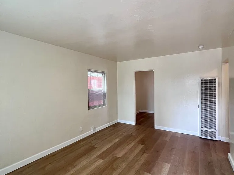 4542 37th St — Photo 3