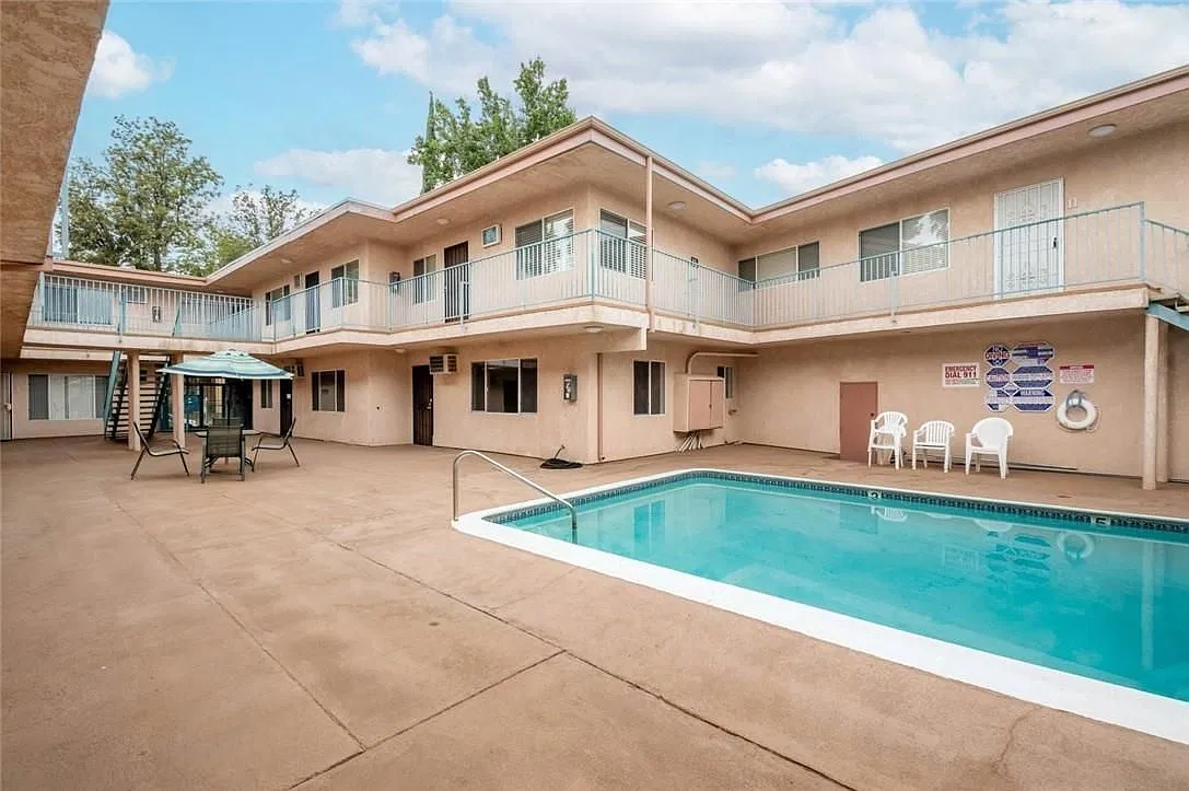 2 bed, 1.0 bath, 742 sqft, $2,250 — Photo 4