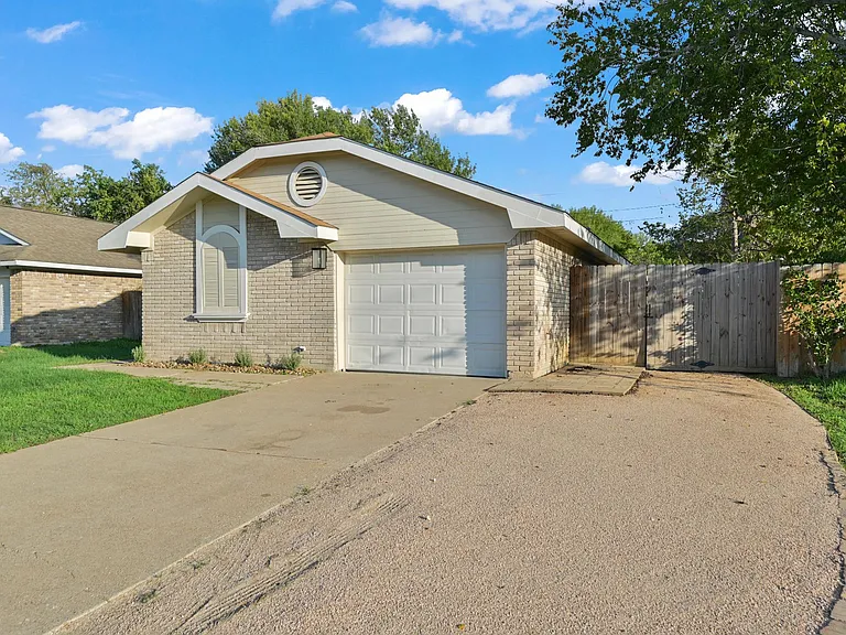 1102 Winecup Cir — Photo 2
