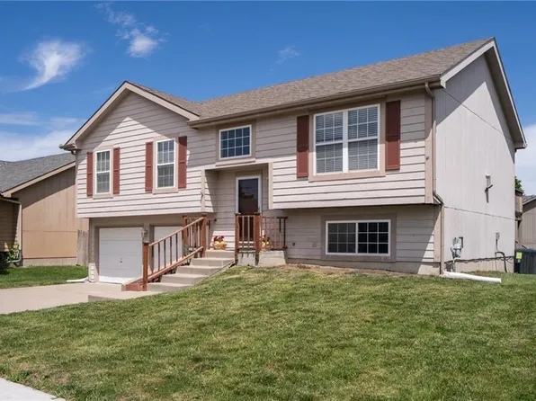 706 E 15th St, Eudora, KS 66025