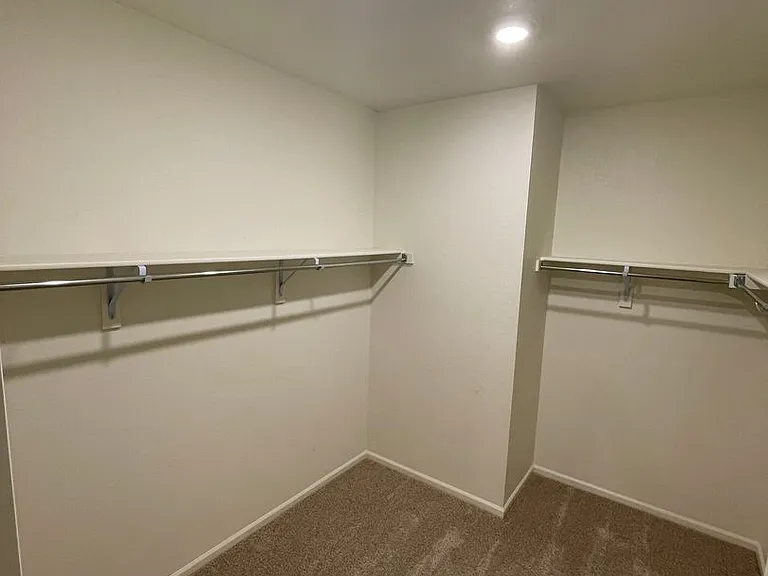 1576 Clarendon Dr — Photo 15