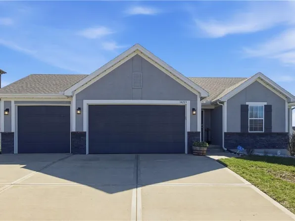 14223 Amanda Ln, Basehor, KS 66007