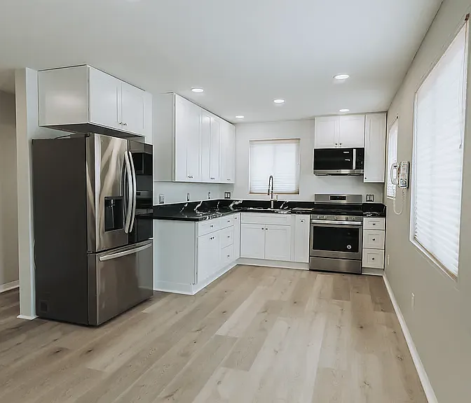 6658 Comstock Ct — Photo 3