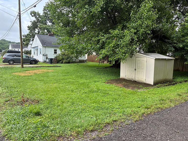 827 Banks Ave — Photo 9