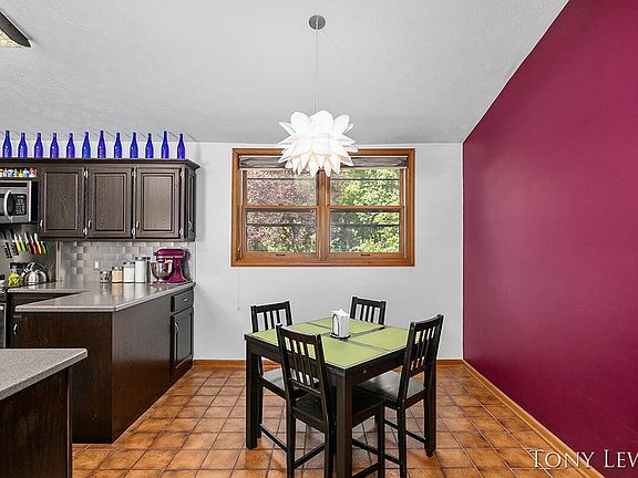 3rd image of 2150 Aberdeen St NE