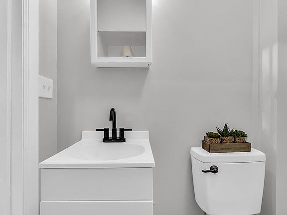 4th image of 1402 3rd Ave N