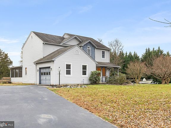 3rd image of 604 Willow Ln