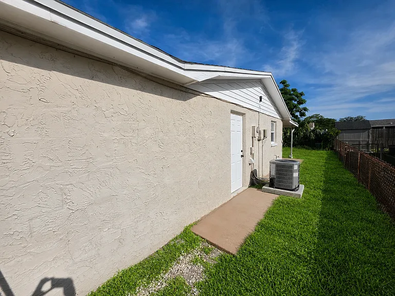 3028 Fairmount Dr — Photo 9