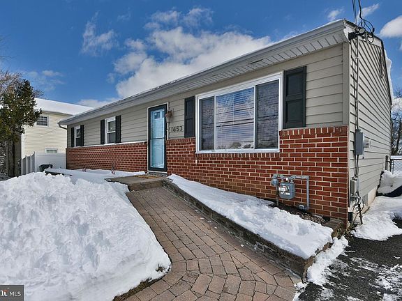 3rd image of 1653 Fitzwatertown Rd