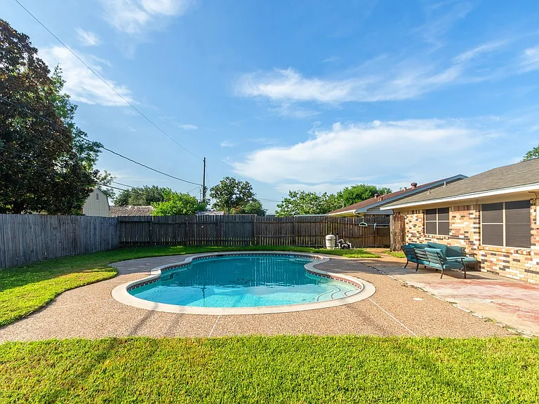 4210 Cork Ln — Photo 24