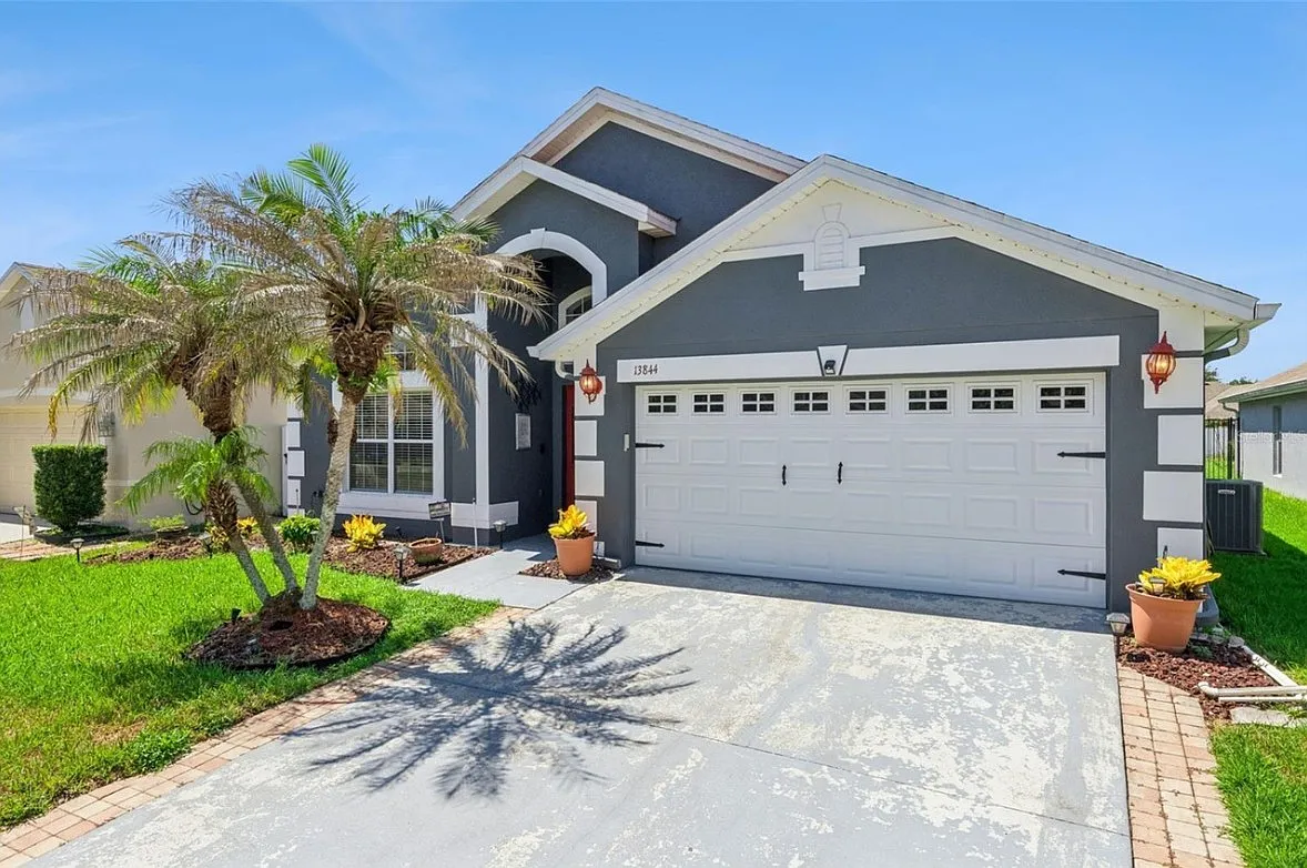 4 bed, 2150 sqft, $2,900 — Photo 2