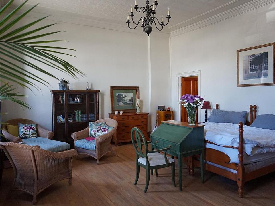 High Ceilings and Large Rooms