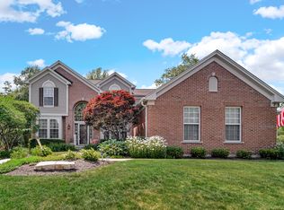 7 Rock River Ct, Algonquin, IL